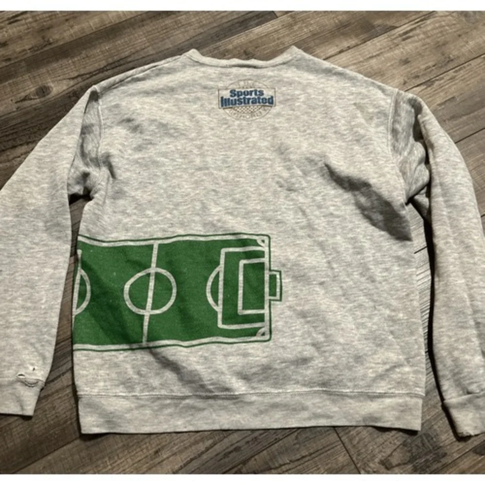 Vintage 90s Sports Illustrated Gray Sweatshirt‎  L Soccer Rare USA Distressed